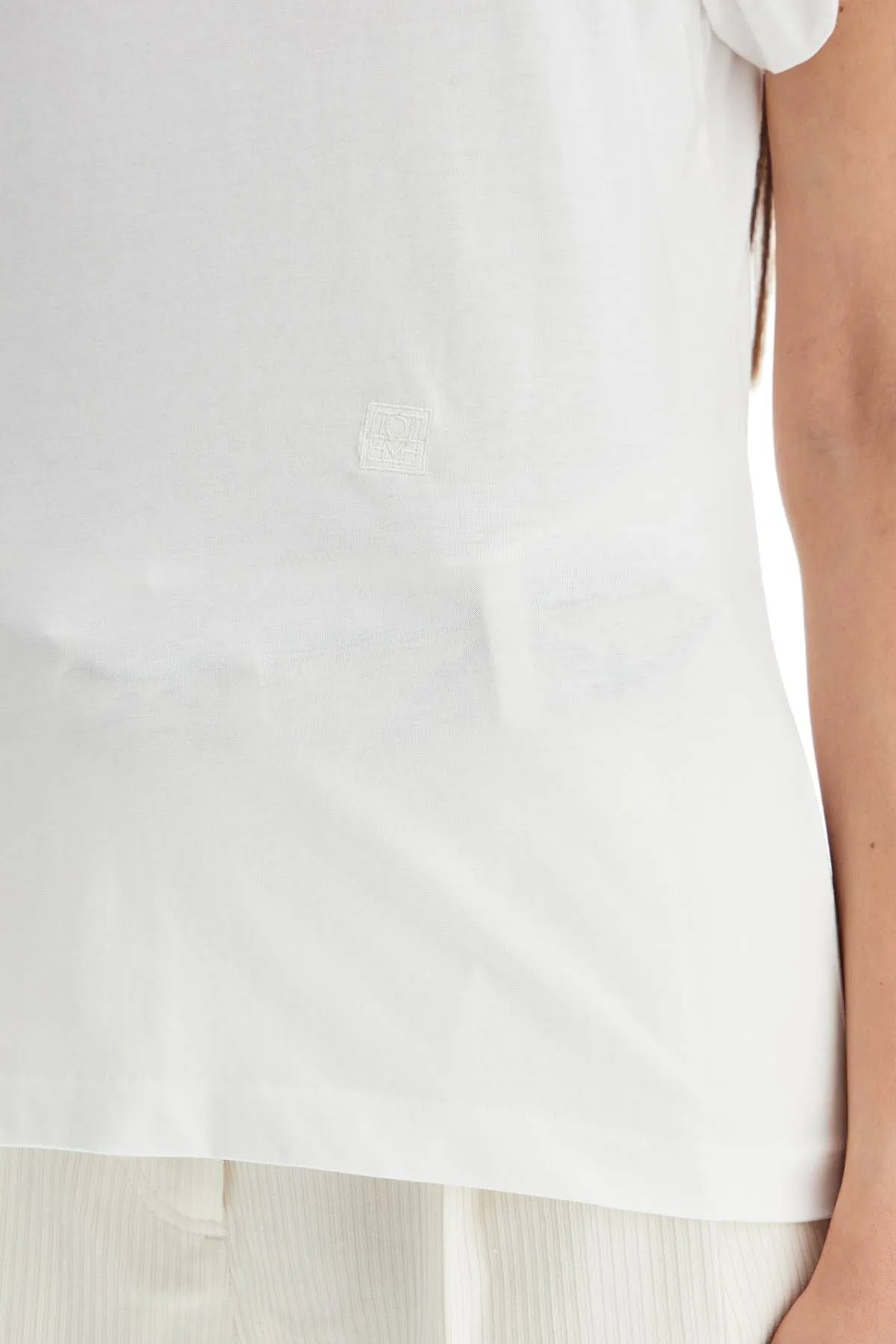 T-shirt con cuciture curve