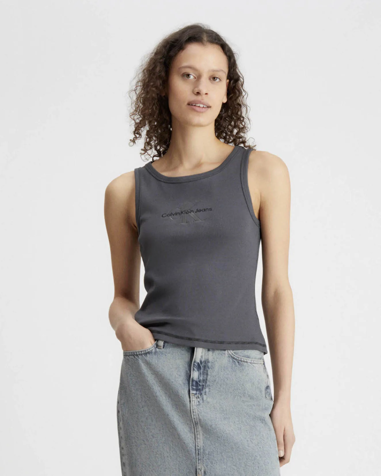 T-shirt senza maniche in cotone stretch a costine nero lavaggio chiaro con scritta logo ricamata